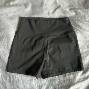 Resilient Scrunch Shorts in Steel